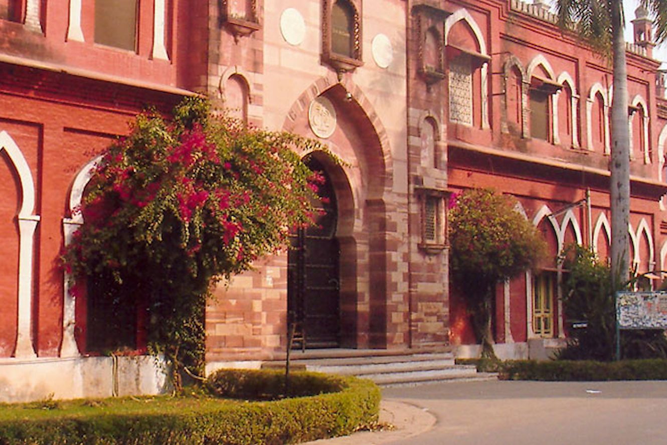 aligarh-muslim-university-department-of-law-and-ebc-enter-into-mou-to